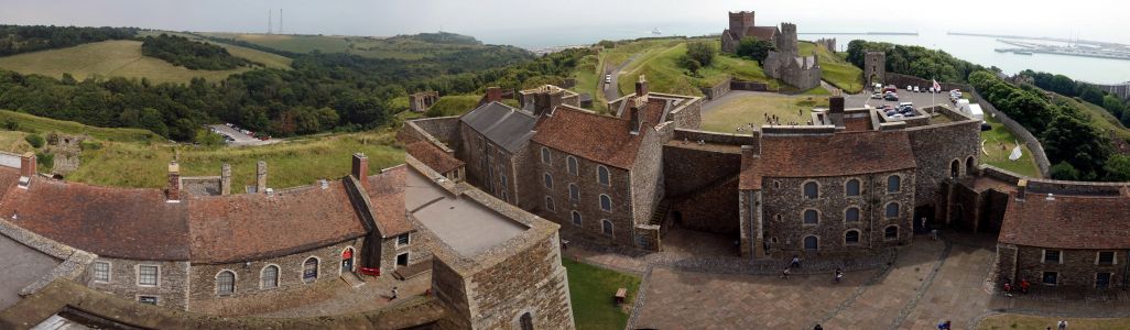 Panorama obrovského hradu v Doveru.